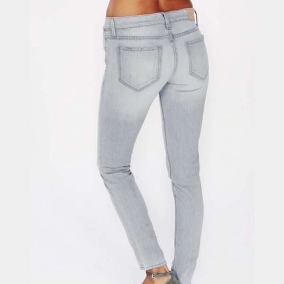 WildFox Marianne Mid Rise Skinny Jean light wash NWT - Picture 3 of 8